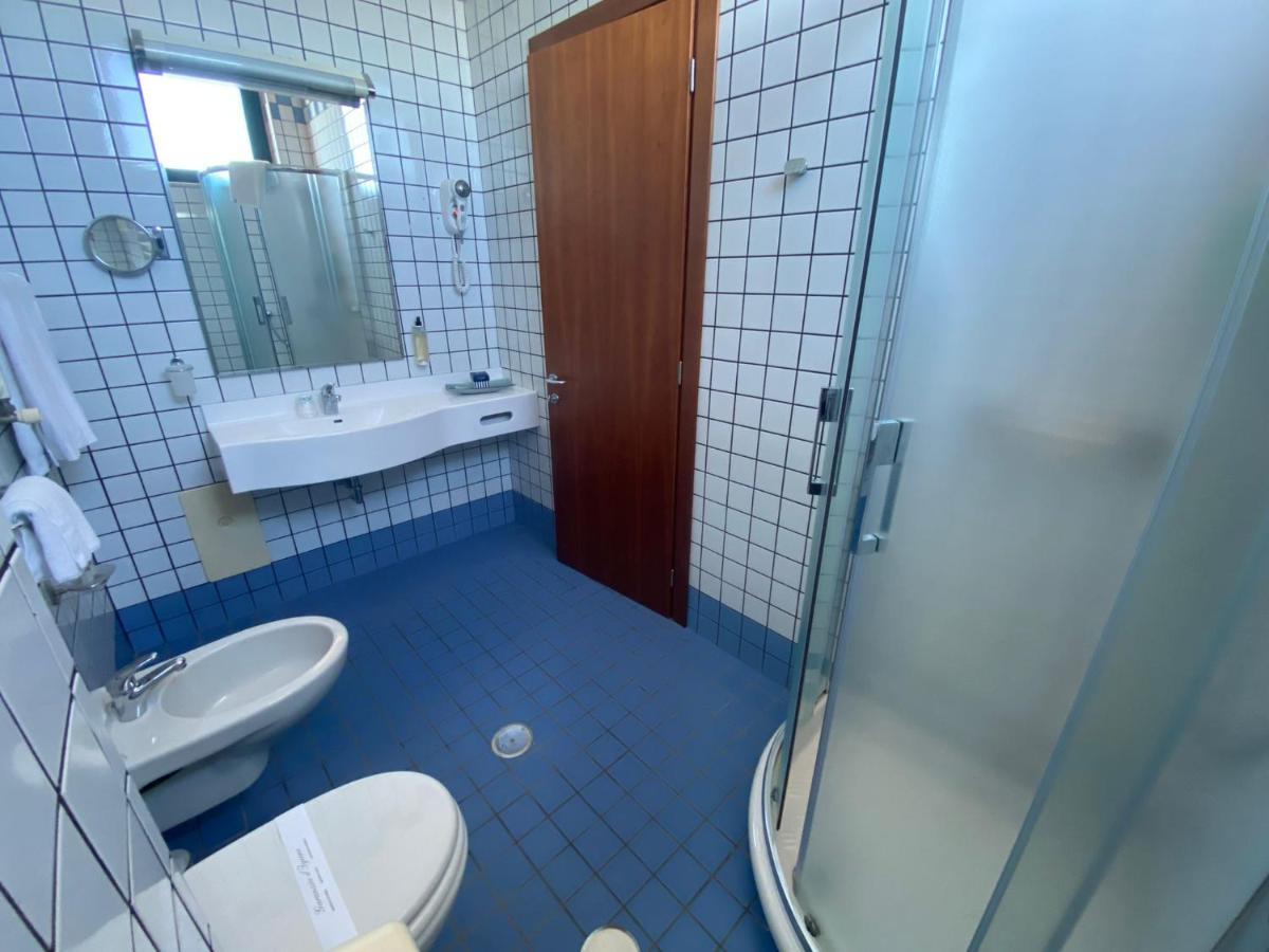 Small Double Room,1550389663:JPEG
